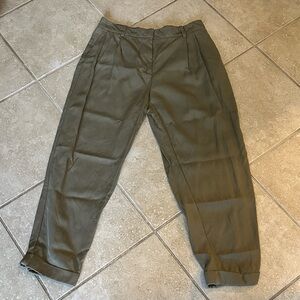 Zara Women's Olive Pleated Pants EUC